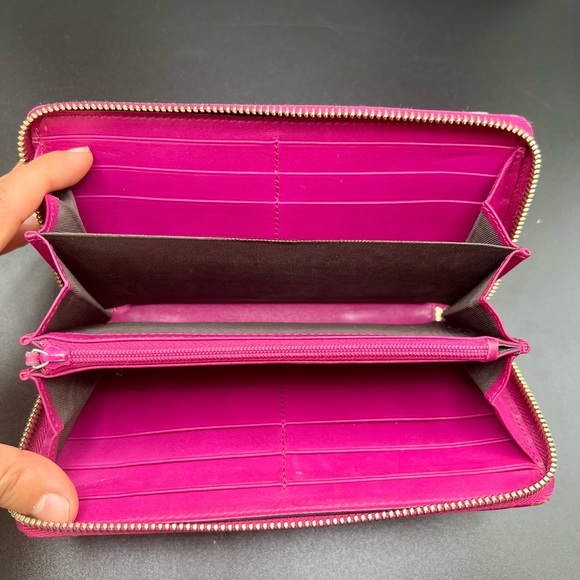 GUCCI Guccissima Patent Leather Round Zipper Long Wallet With Gold Hardware - Picture 9 of 11